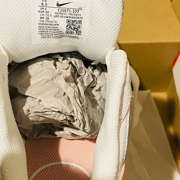 Nike Air Fusion white and pink Sneakers - Picture 6 of 7